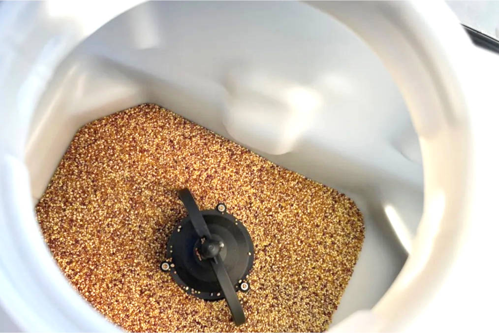 ドローンでクローバー播種