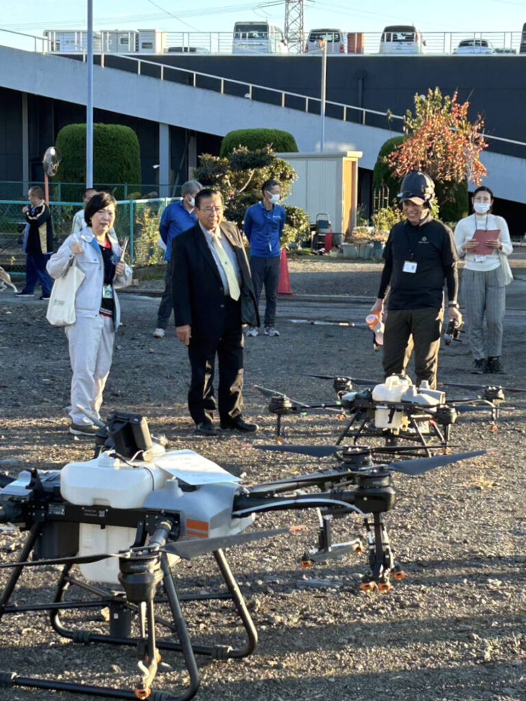 agri-drone-soramo_03_fujinomiya-mayor-inspection_s